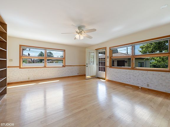 5th image of 6937 W Oakton Ct