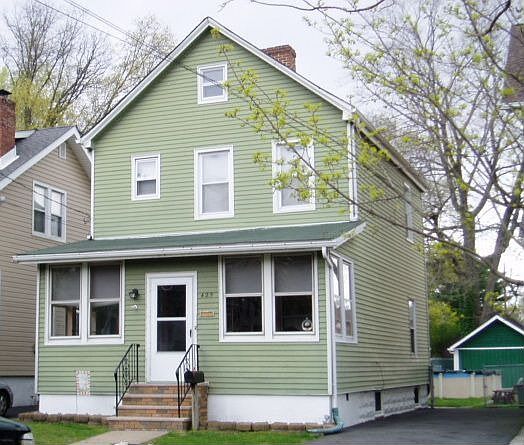 Colonial on quiet One Way street