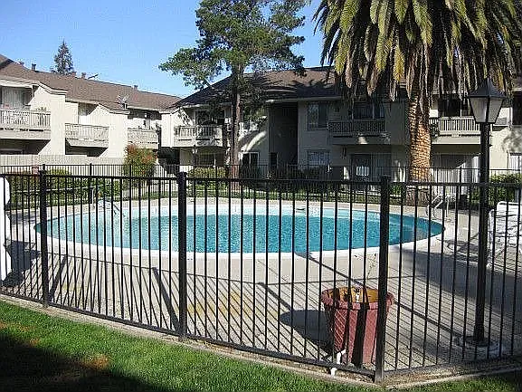 2560 Walnut Blvd #33 — Photo 2