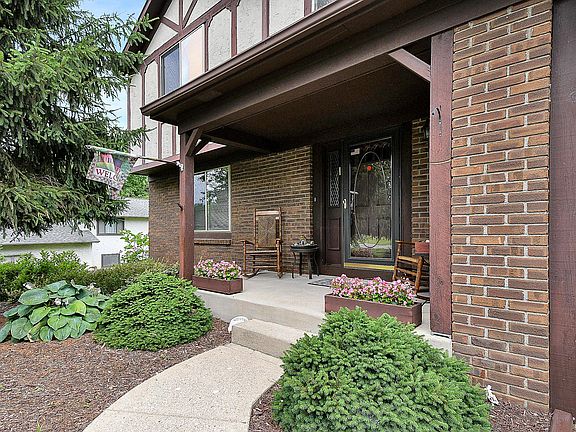 3rd image of 350 E Columbus St