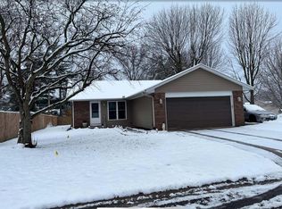 45 Trout Dr, Highland, IL 62249
