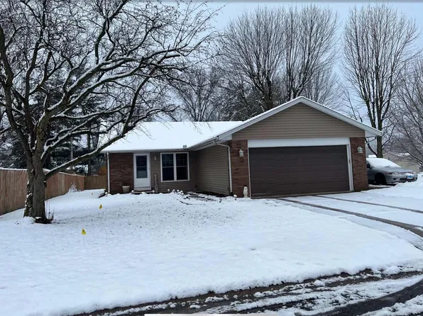 45 Trout Dr, Highland, IL 62249