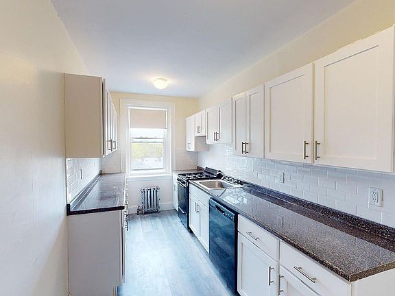 Modern Eat In Kitchen