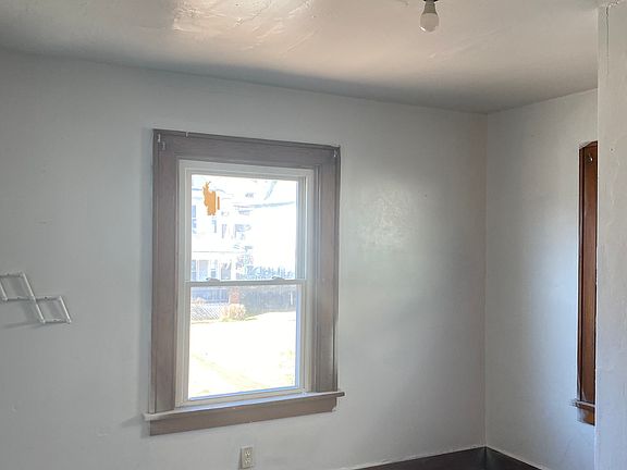 5th image of 3050 West St