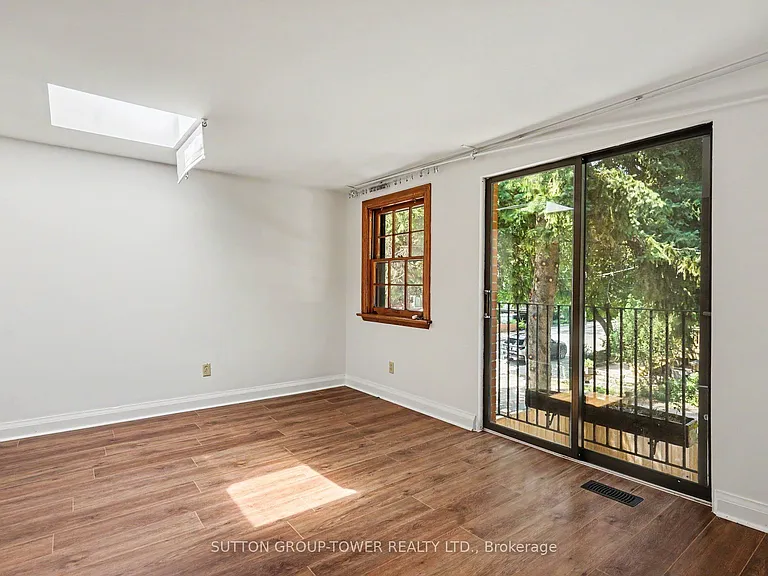 118 Castlefield Ave — Photo 22