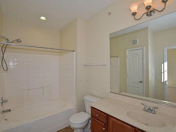 3rd image of 912 Southmoor Dr