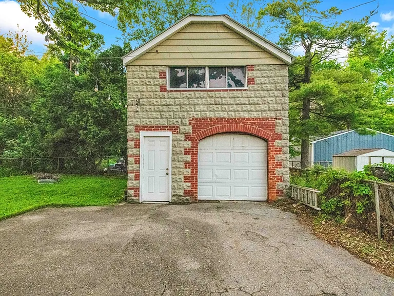 429 Linden Ave — Photo 16