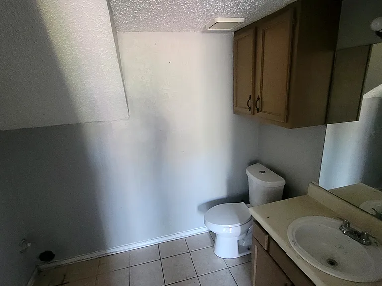 515 Falcon Dr — Photo 3