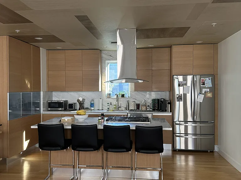321 W 2nd St #10 — Photo 10