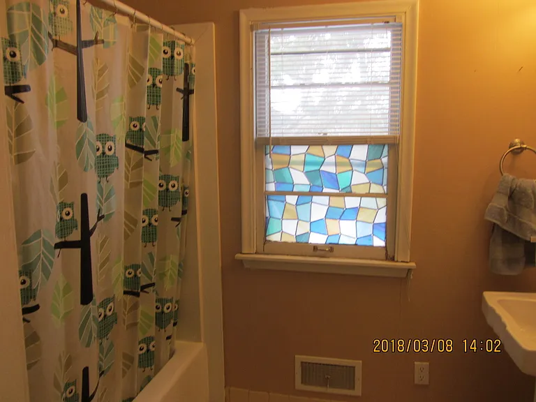 2398 Carter Ave — Photo 9