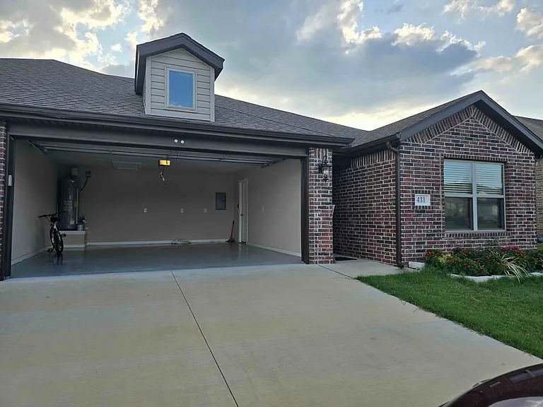 431 Red Robin St #431 — Photo 1