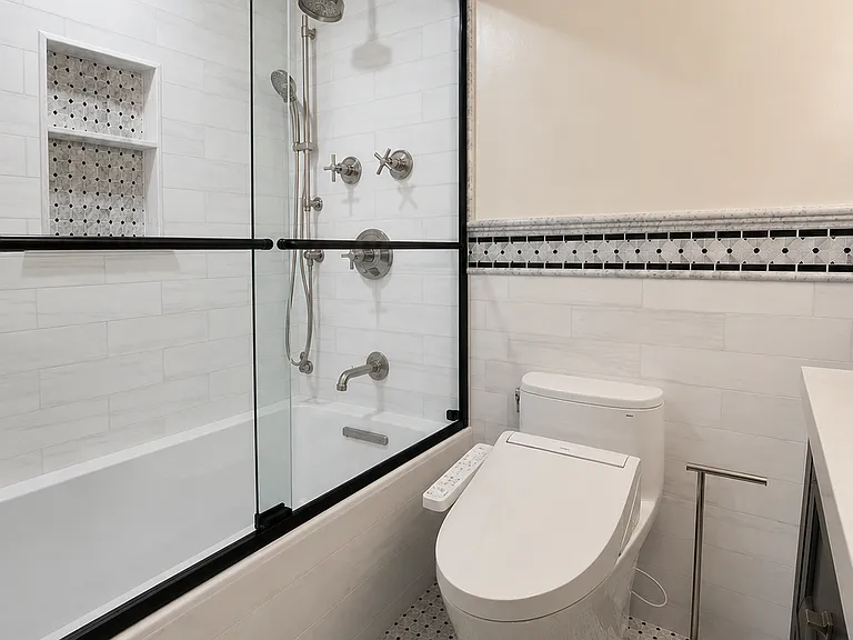 1099 22nd St NW #201 — Photo 30