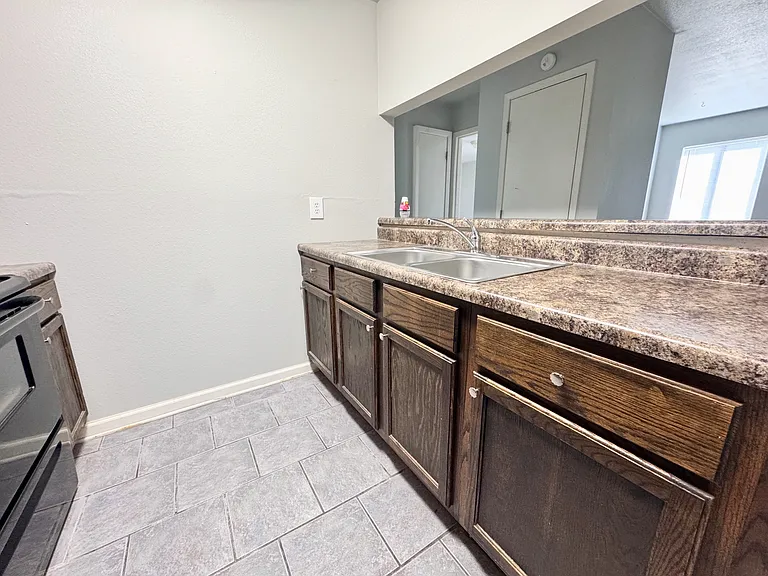 922 W Oak Ave #3 — Photo 8