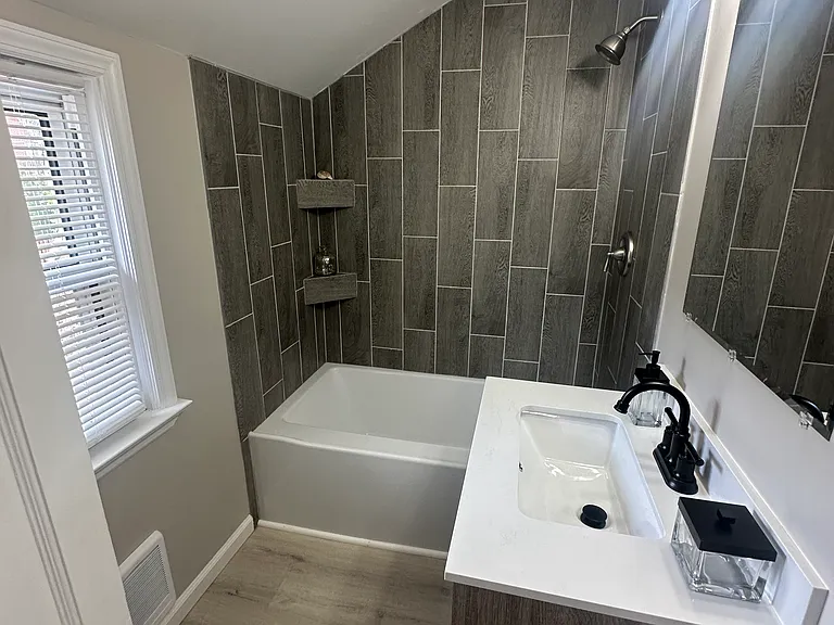 2062 Elmbrook Ln — Photo 33