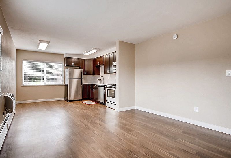 1st image of 1421 Steele St APT 102