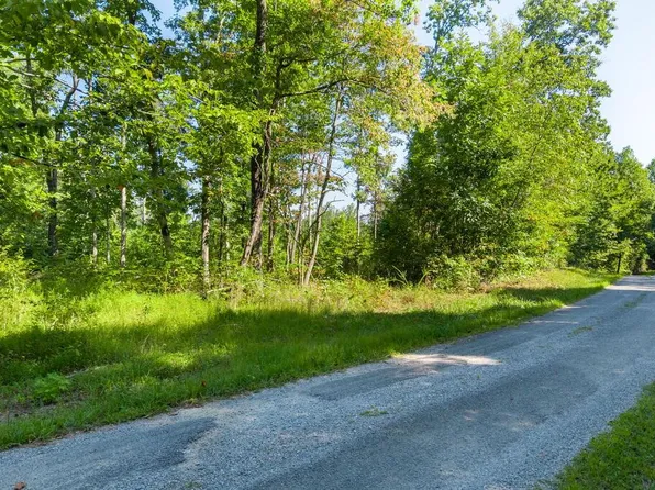 Robbins Dr, Crossville, TN 38572
