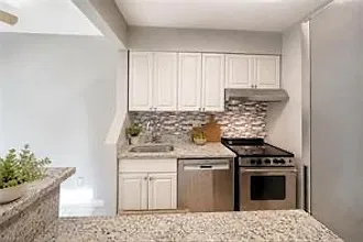 1 bed, 602 sqft, $1,400 — Photo 3