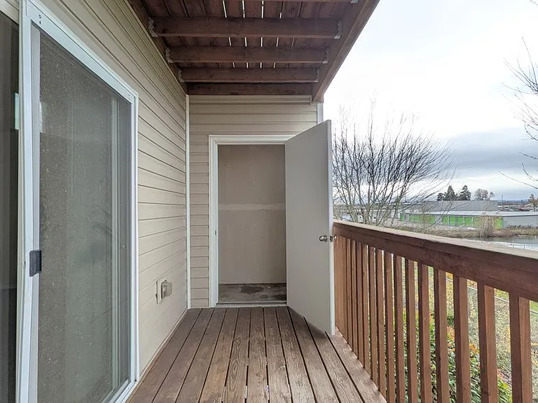 Wellesley Park Apartments — Photo 17
