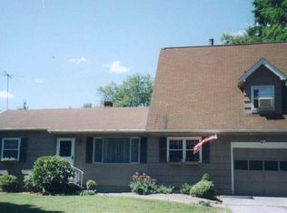 9 Old Green Rd, Sandy Hook, CT 06482