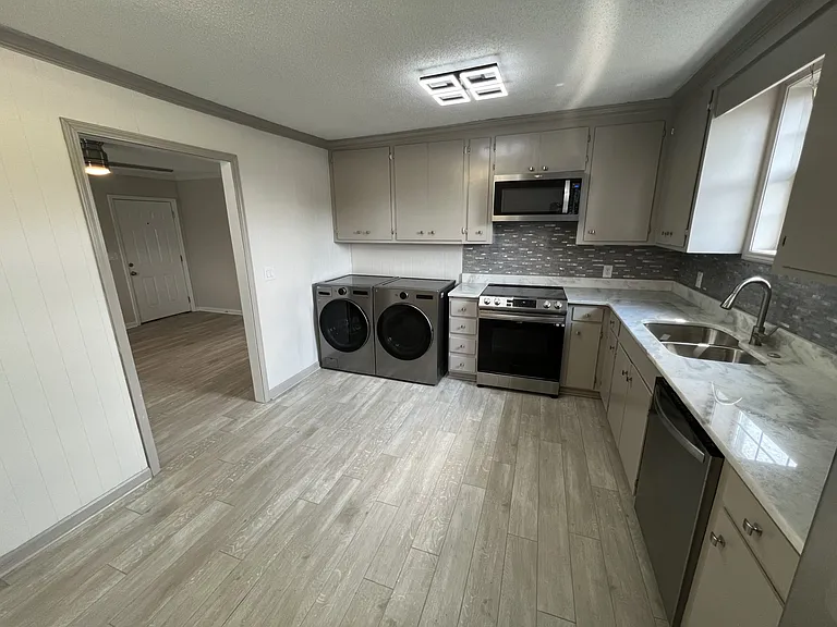 823 Shull St — Photo 5