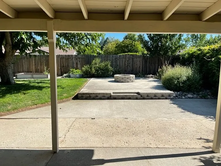 1825 Vista Creek Dr — Photo 21