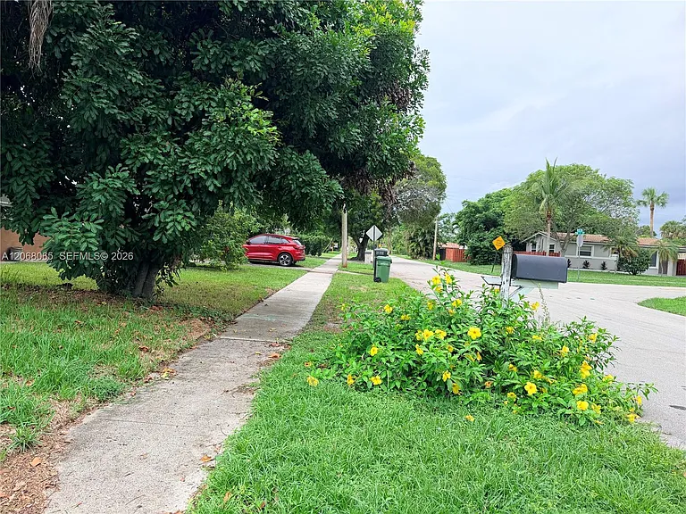 650 SW 55th Ave — Photo 25