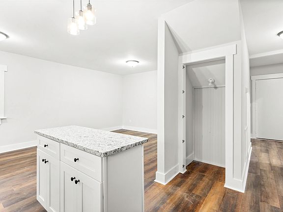 4th image of 207 Zig Zag Rd