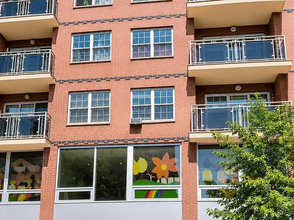 35-19 Leavitt St #4J