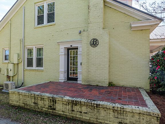 4th image of 219 White Oak Street