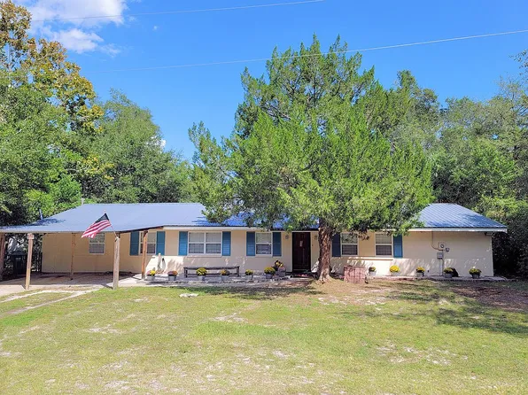 606 W 3rd St, Carrabelle, FL 32322