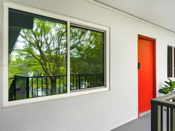 1301 SW 134th Way APT 313B, Pembroke Pines, FL 33027