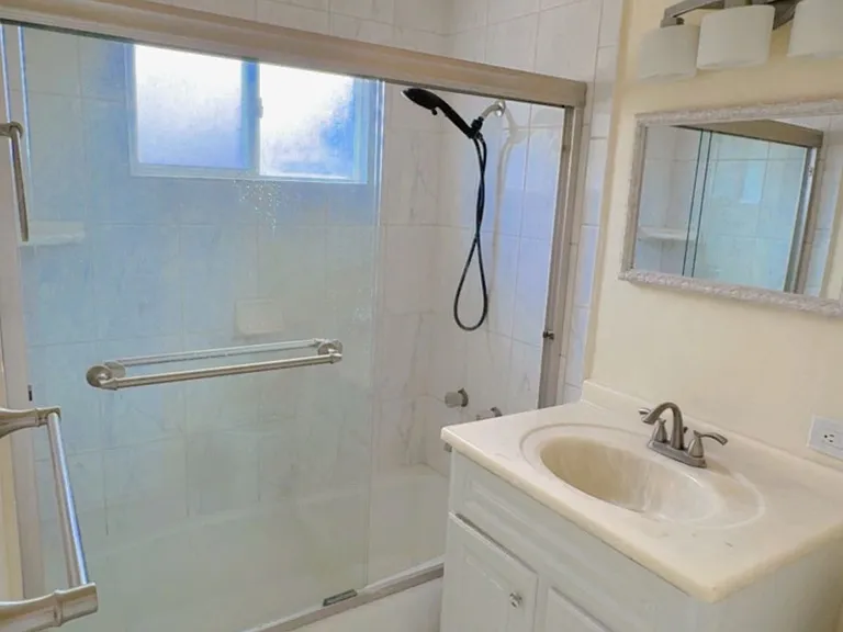1693 N Mollison Ave — Photo 8