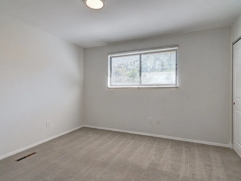 1327 Pine St #4 — Photo 11