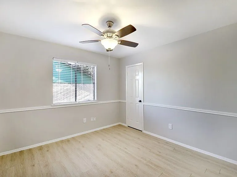 1214 Doonesbury Dr — Photo 17