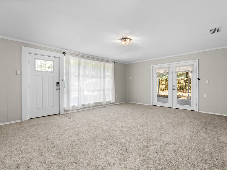 1005 Oakland Dr — Photo 3