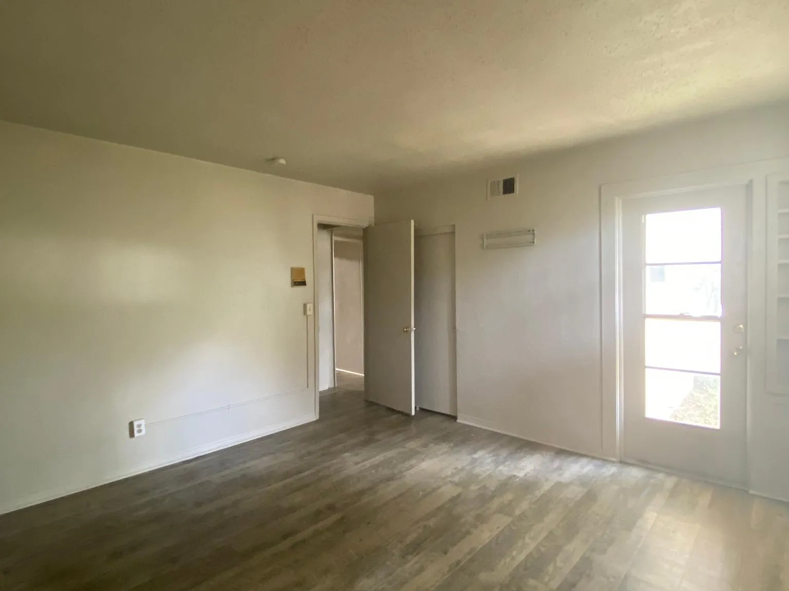 5 bed, 2546 sqft, $2,200 — Photo 2