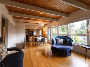 3063 Royal Ave, North Vancouver, BC V7K 1Y6