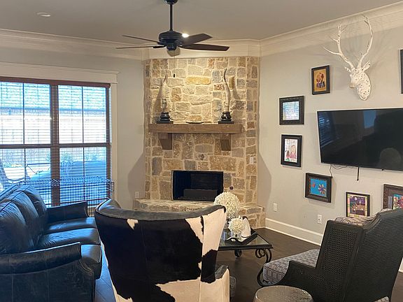 4th image of 811 Chimney Rock Dr