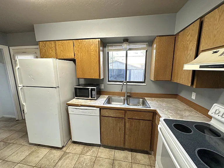 1749 W 1020 N — Photo 6