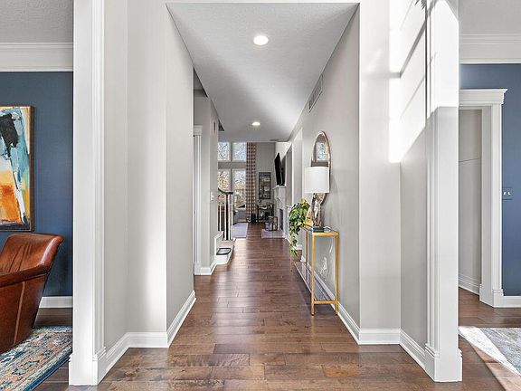 3rd image of 4908 Brooksview Cir