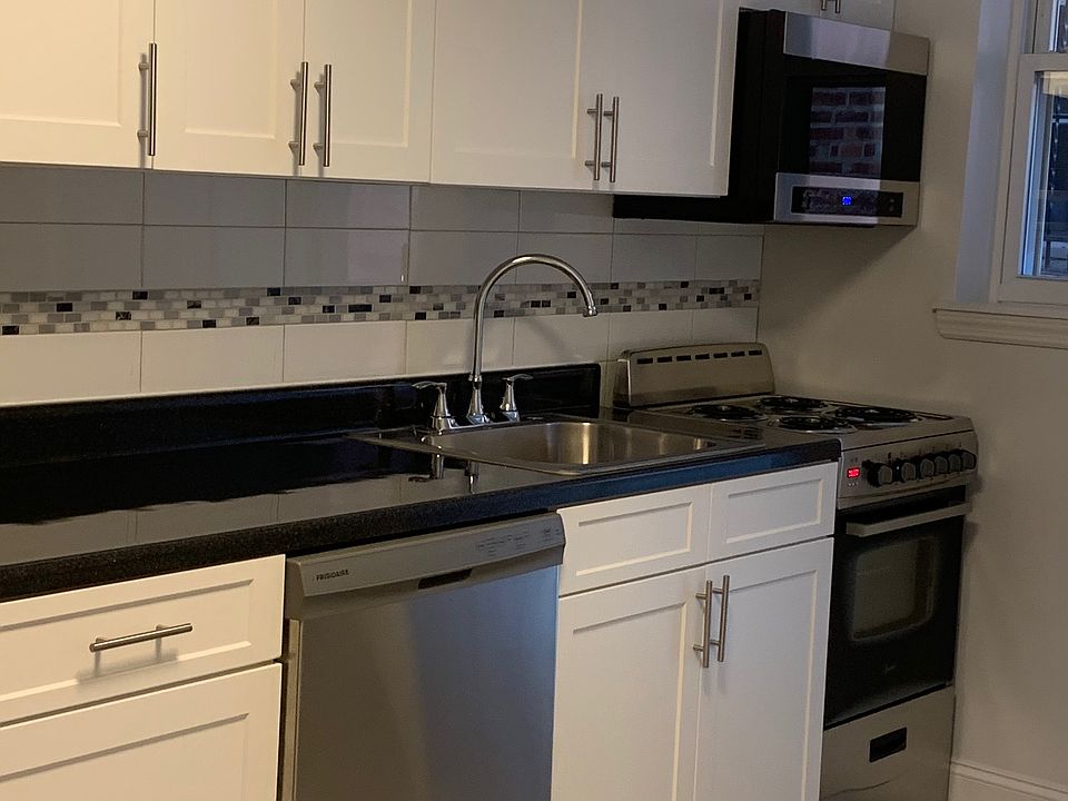 1st image of 3241 32nd St