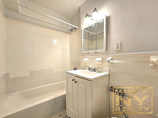 5th image of 22410 Jamaica Ave #3C