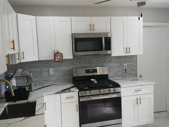 274 College Dr, Edison, NJ 08817