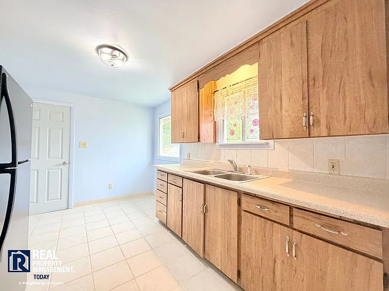 319 104th St E — Photo 6