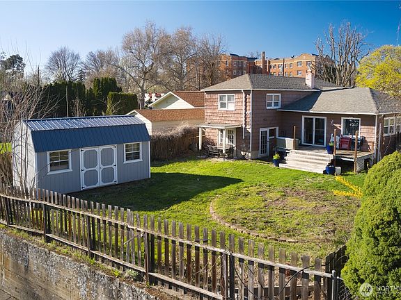 4th image of 630 Francis Avenue