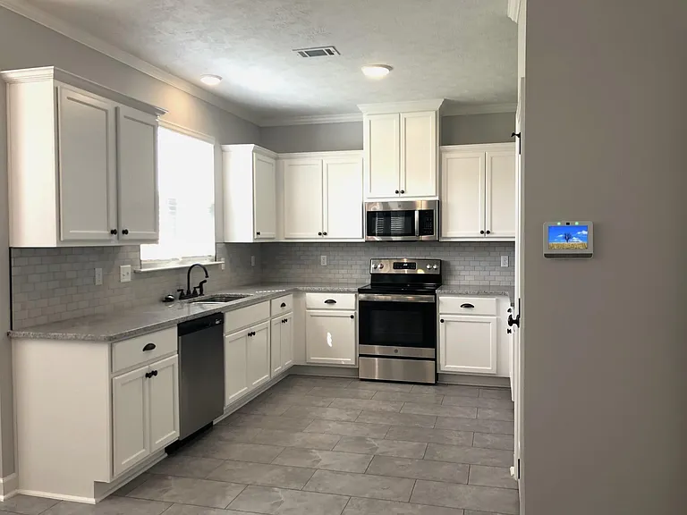 1052 Mulford Loop — Photo 9