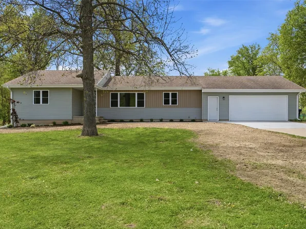 1033 Rolling Glen Dr, Marion, IA 52302