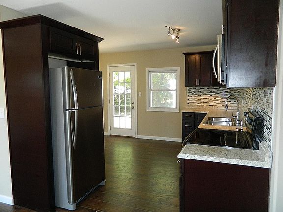 Eat-In Kitchen