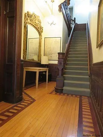 Grand foyer