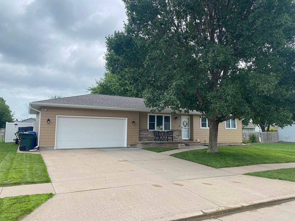 1st image of 7 Meadow Ln
